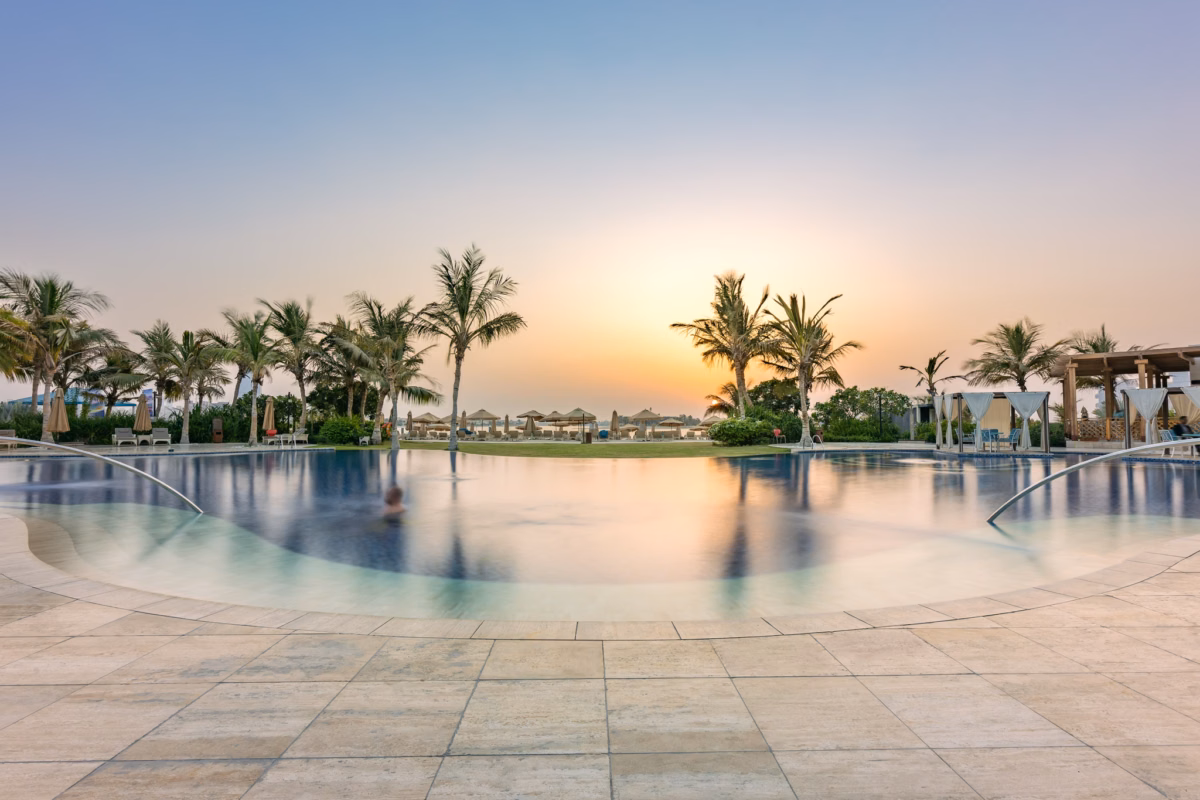 waldorf-astoria-dubai-palm-jumeirah-exterior-pool