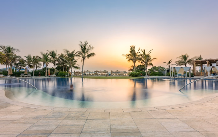 waldorf-astoria-dubai-palm-jumeirah-exterior-pool
