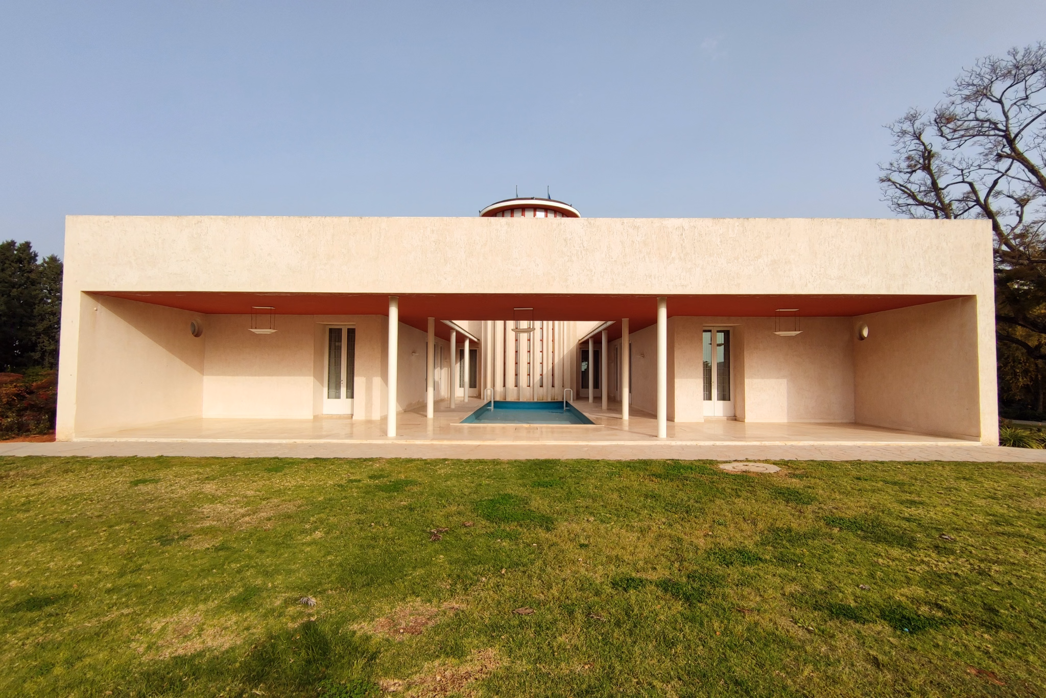 Garden elevation of Weizmann House with the central courtyard pool in Rehovot